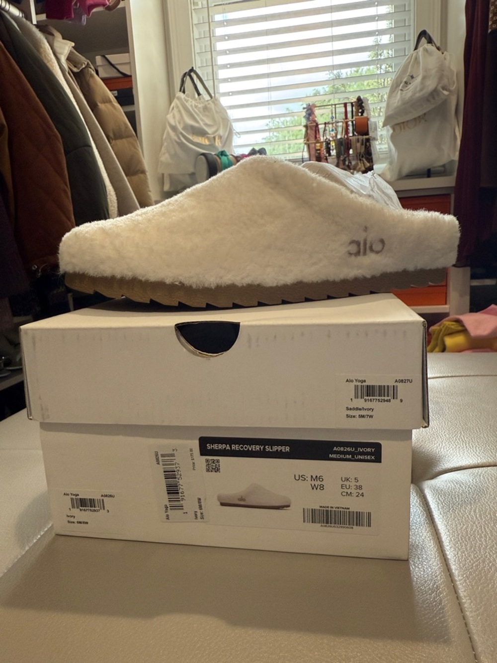 ALO Yoga Sherpa Recovery Slipper in Ivory White